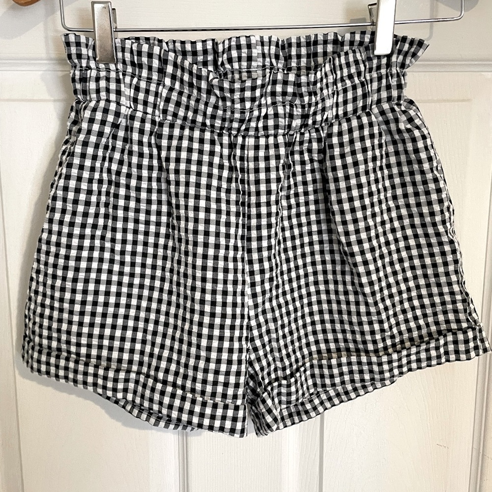 Adorable lightweight Kendall & Kylie gingham shorts, size XS